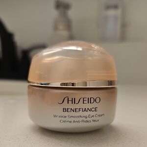 Shiseido Benefiance Eye Cream Jar in Peach and Champagne